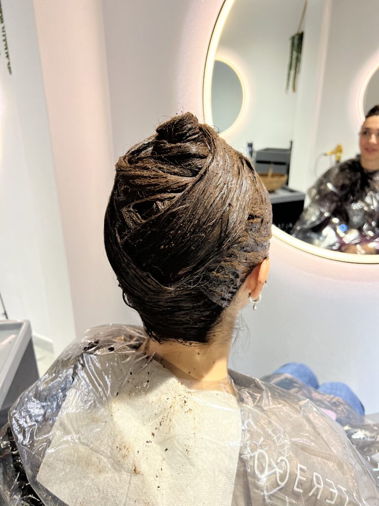 Colorazione naturale per capelli a Carrara